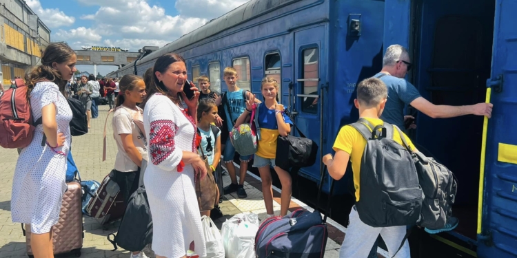 106 дітей-вихованців будинків сімейного типу Миколаївщини поїхали на оздоровлення у Буковель (ФОТО)
