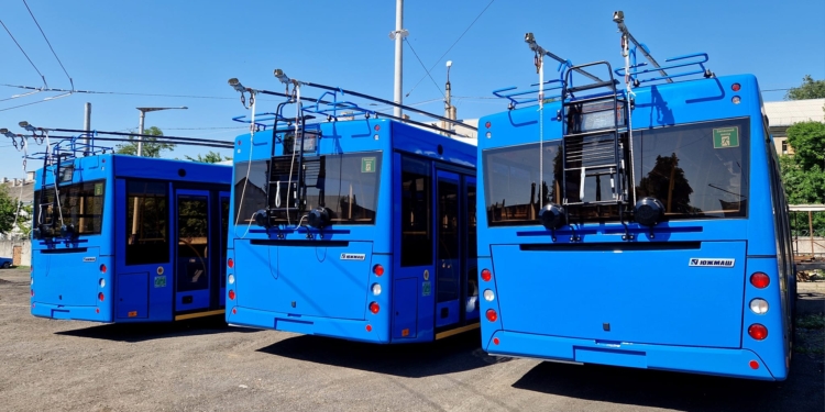 У Миколаєві отримали третій новий тролейбус «Дніпро»