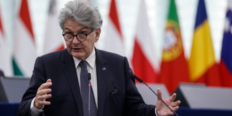 ЄС обіцяє пожвавити постачання зброї та боєприпасів для України – Бретон