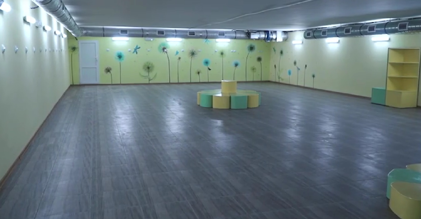 Мер Миколаєва показав ще одне відремонтоване укриття в дитсадку у Заводському районі міста (ВІДЕО)