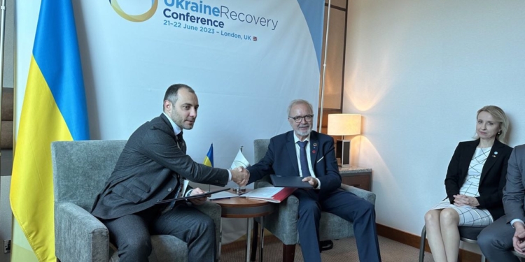 Конференція з відновлення України в Лондоні: ЄІБ виділить 840 мільйонів євро – меморандум підписано