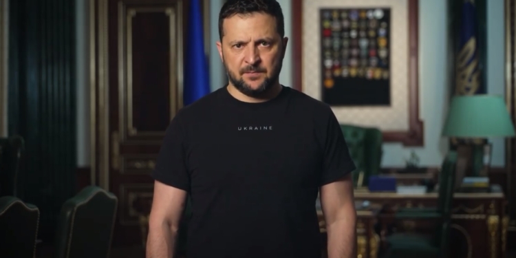 «Саме росія зараз є глобальним центром цинізму, і звідти може надійти будь-який наказ на будь-яке зло, яке вони розраховують замаскувати під ту чи іншу катастрофу» – Зеленський (ВІДЕО)