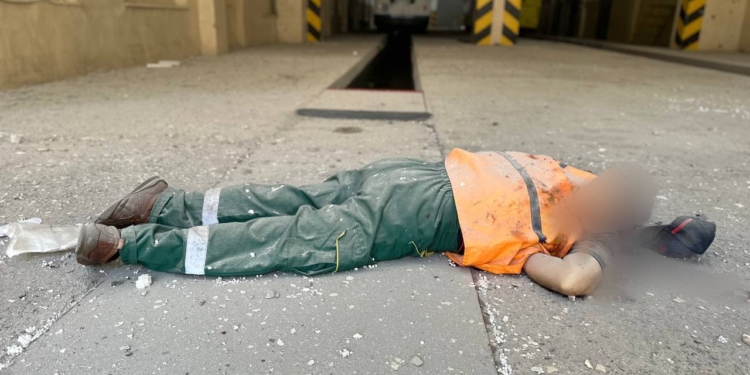 Росіяни обстріляли Херсон: загинуло двоє працівників комунального підприємства, ще четверо поранені (ФОТО)