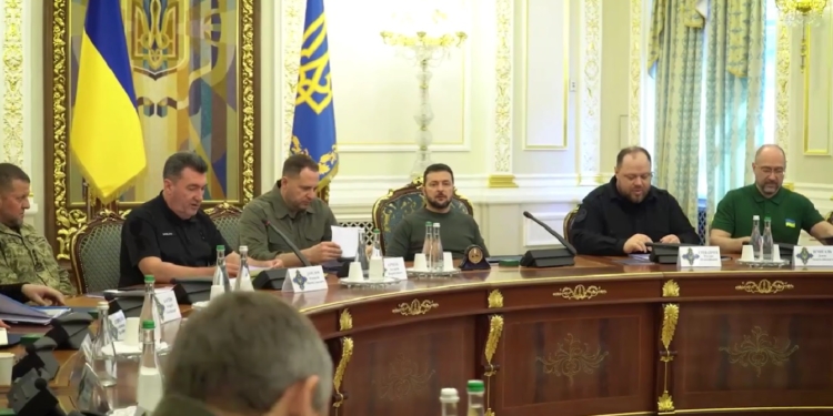 Бомбосховища в Києві, судова реформа і європейські рекомендації щодо майбутнього України в ЄС: Зеленський провів засідання РНБО (ВІДЕО)