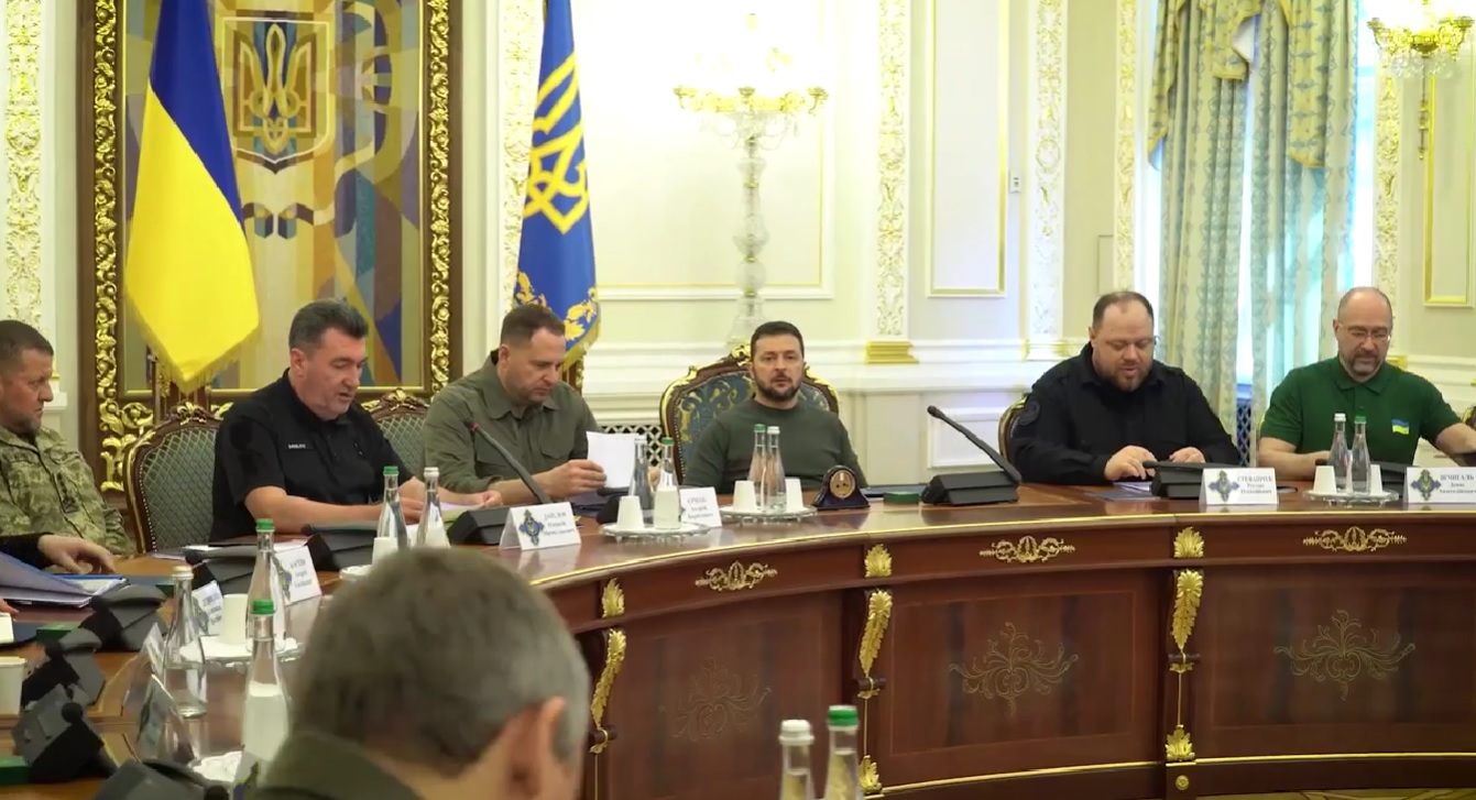 Бомбосховища в Києві, судова реформа і європейські рекомендації щодо майбутнього України в ЄС: Зеленський провів засідання РНБО (ВІДЕО)
