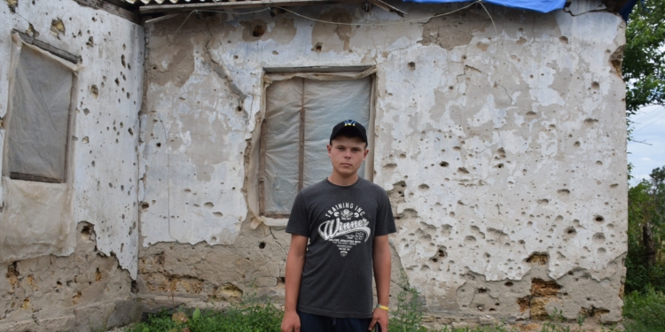 Для Сашка з Миколаївщини, який у кліпі Imagine Dragons зіграв самого себе, почали відбудовувати дім (ФОТО)