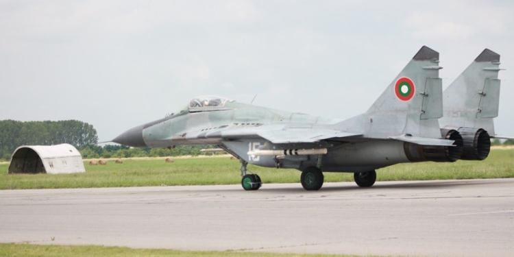 Україна ремонтуватиме двигуни болгарських МіГ-29