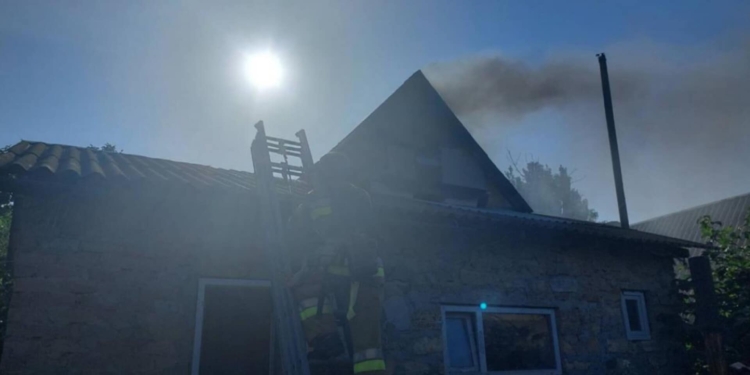 Зранку ворог обстріляв Очаків на Миколаївщині – спалахнула пожежа (ФОТО)