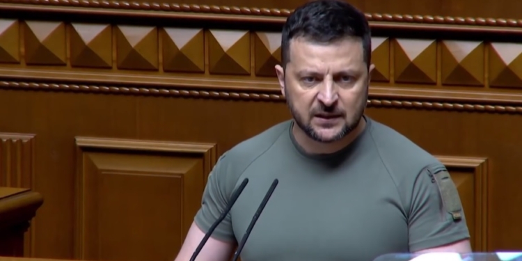 Зеленський в День Конституції України запропонував до загальнонаціонального обговорення основні орієнтири майбутньої української доктрини (ВІДЕО)