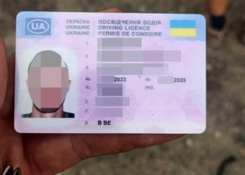 На блокпосту в Миколаєві патрульні виявили у водія фальшиві права