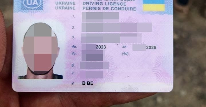 На блокпосту в Миколаєві патрульні виявили у водія фальшиві права