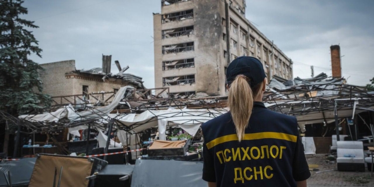 В Краматорську завершились аварійно-рятувальні роботи на місці зруйнованого ракетним ударом кафе – деблоковано тіло 12-ї жертви російського теракту