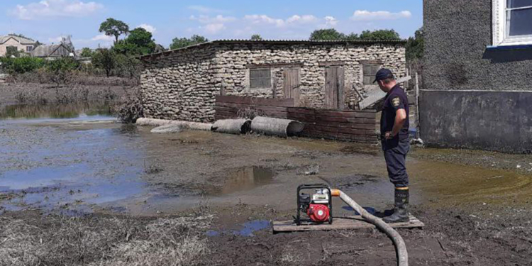Постраждалі від підтоплення мешканці Миколаївщини почали отримувати грошову допомогу від Міжнародної організації з міграції ООН