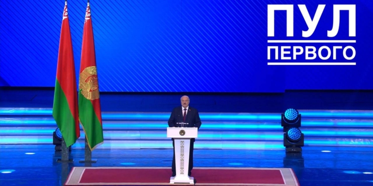 Лукашенко заявив, що затвердив «на військових картах» місця центрів прийняття рішень недружніх країн