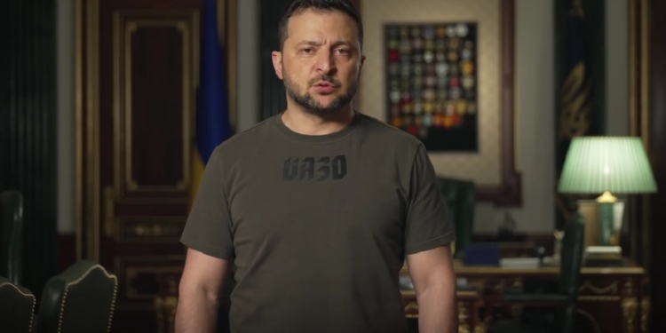 «Україна й українці значно сильніші, ніж будь-хто думає про нас». Зеленський назвав імена героїв, завдяки яким був звільнений Зміїний. Серед них – і миколаївець Ігор Бедзай (ВІДЕО)