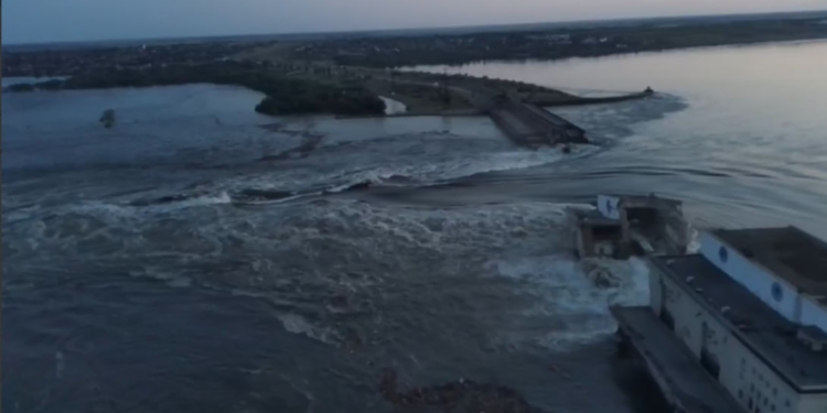Росіяни підірвали Каховську ГЕС (ВІДЕО)