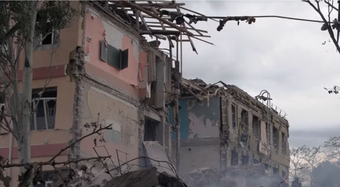 Російські окупанти знову вдарили по Краматорську, є загиблі, багато поранених (ВІДЕО)