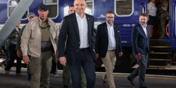 Президенти Литви і Польщі прибули до Києва (ФОТО, ВІДЕО)