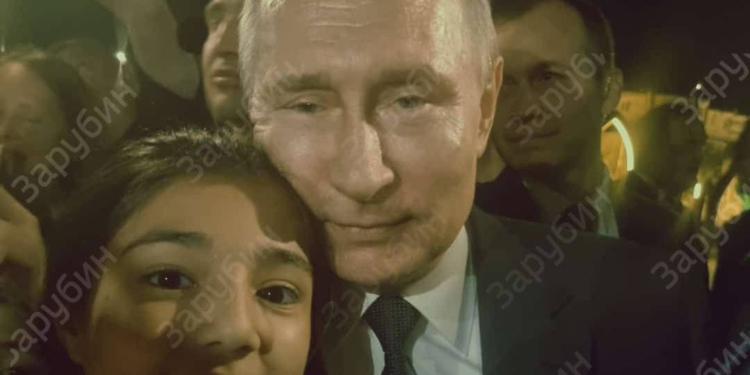 Нібито Путін поїхав в Дагестан і цілувався з натовпом (ВІДЕО)