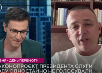 “Слуга” Бужанський відмовився відповідати українською, бо йому не зручно. Його позбавлять громадянства? (ВІДЕО)