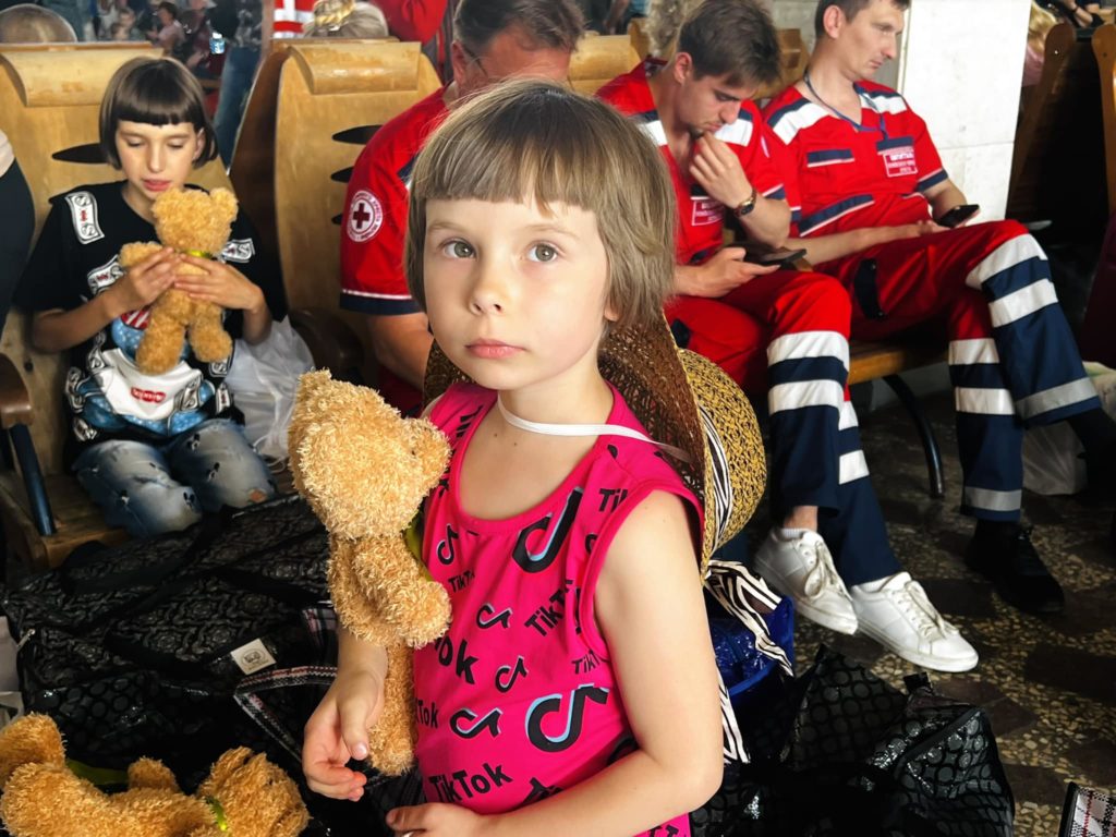 106 дітей-вихованців будинків сімейного типу Миколаївщини поїхали на оздоровлення у Буковель (ФОТО) 29