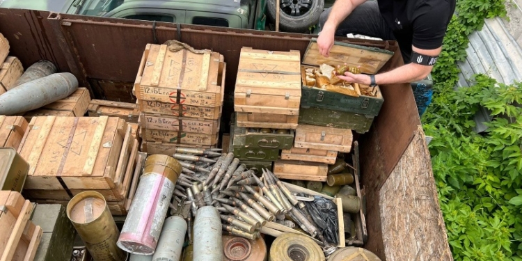 Знадобляться. На Харківщині знайшли схорон з 10 тоннами російських боєприпасів (ФОТО, ВІДЕО)
