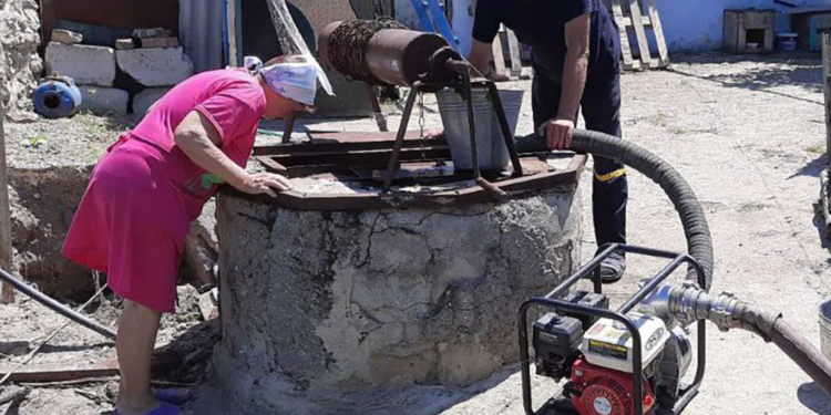 На Миколаївщині рятувальники відкачали понад 2 тис куб.м води із підтоплених домогосподарств (ФОТО)