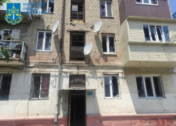 Окупанти знов обстріляли Херсон – поранено 6 людей, зокрема двоє волонтерів (ФОТО)