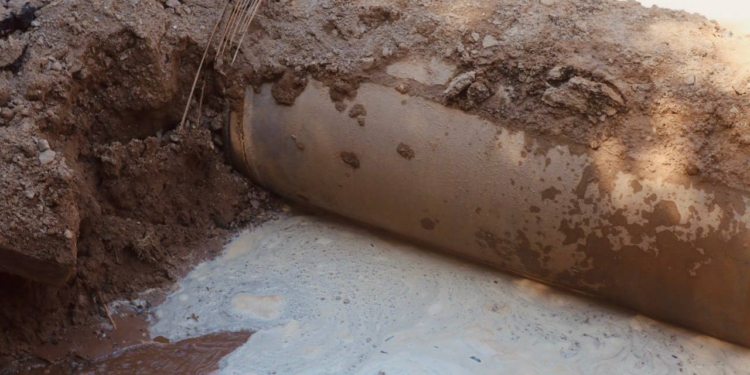 Чому у Миколаєві змінили рух трамваїв та відключили воду у центрі міста: як йде ремонт на водогоні на вул.Чкалова (ФОТО)