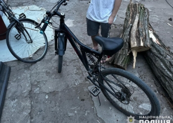 У Миколаєві невідомий водій наїхав на 12-річну велосипедистку та зник з місця ДТП  – його шукають (ФОТО)