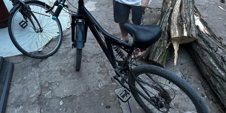 У Миколаєві невідомий водій наїхав на 12-річну велосипедистку та зник з місця ДТП  – його шукають (ФОТО)