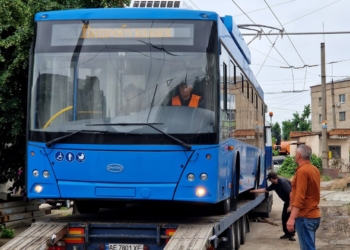 До Миколаєва доставили новий тролейбус, чекають на ще два (ФОТО, ВІДЕО)
