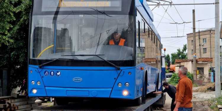 До Миколаєва доставили новий тролейбус, чекають на ще два (ФОТО, ВІДЕО)