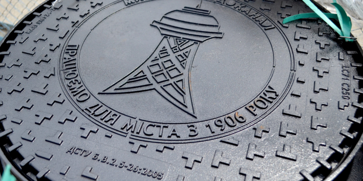 «Миколаївводоканал» отримав 450 нових люків і просить містян повідомляти про відкриті колодязі (КОНТАКТИ, ФОТО)