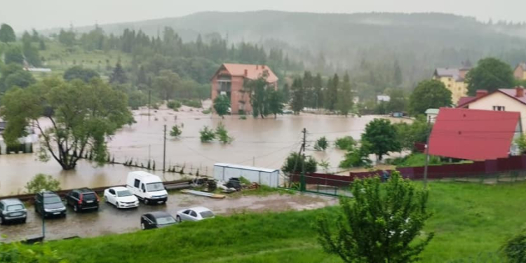 Через зливи затопило захід України – пошкоджено 5 мостів та близько 100 житлових будинків (ФОТО, ВІДЕО)