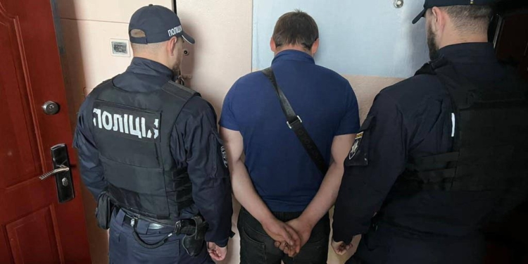 На Миколаївщині викрито псевдоволонтера, який збирав гроші нібито для ЗСУ під виглядом відомого благодійного фонду, а витрачав їх на казіно (ФОТО)