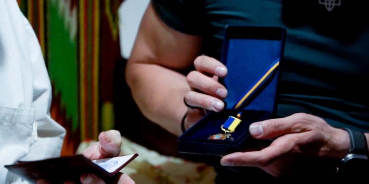 Відомий художник Михайло Озерний отримав відзнаку “За заслуги перед містом Миколаів” (ФОТО)