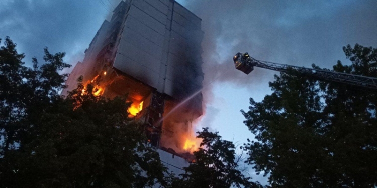 В Києві внаслідок вибуху в багатоповерхівці зруйновано декілька квартир (ФОТО)