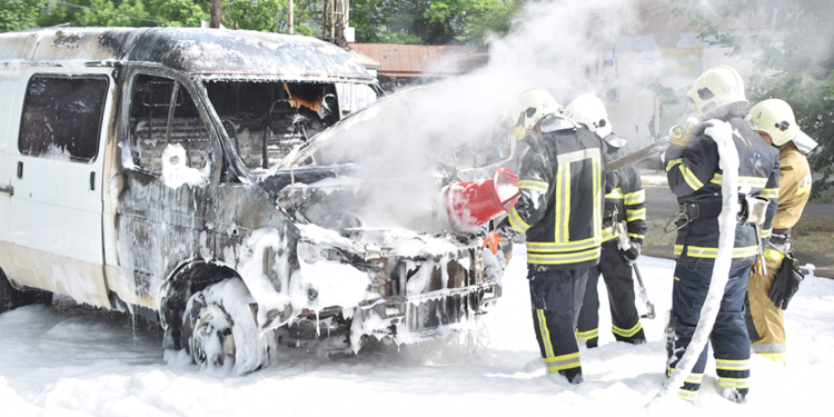 В Миколаєві на дорозі загорілась “Газель” (ФОТО)