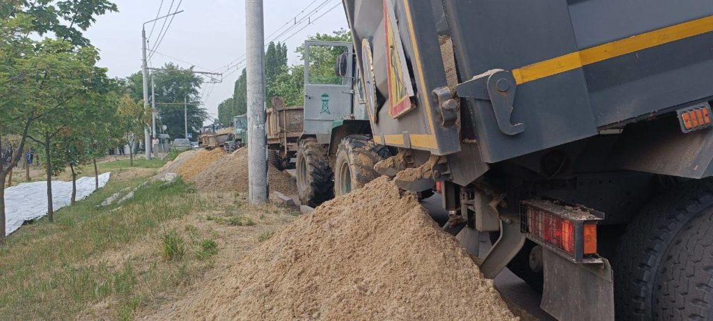 Ще +5 см: в акваторії Миколаєва рівень води піднявся на 82 см, на Намиві укріплюють берег (ФОТО) 12