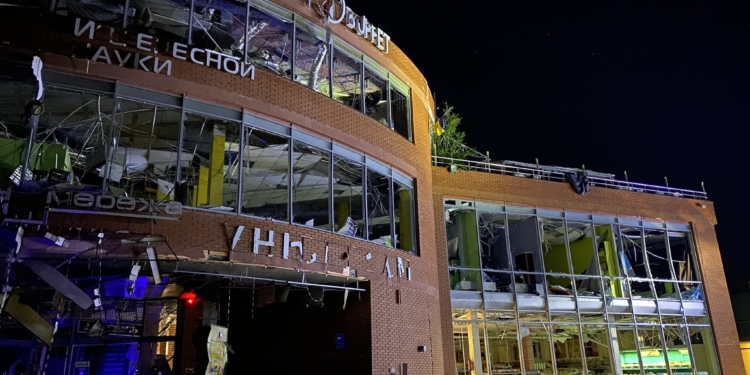 Нічна ракетна атака на Одесу – на зараз 3 загиблих, 13 поранених (ФОТО)