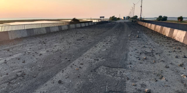 Чонгарський міст ушкоджено (ФОТО)