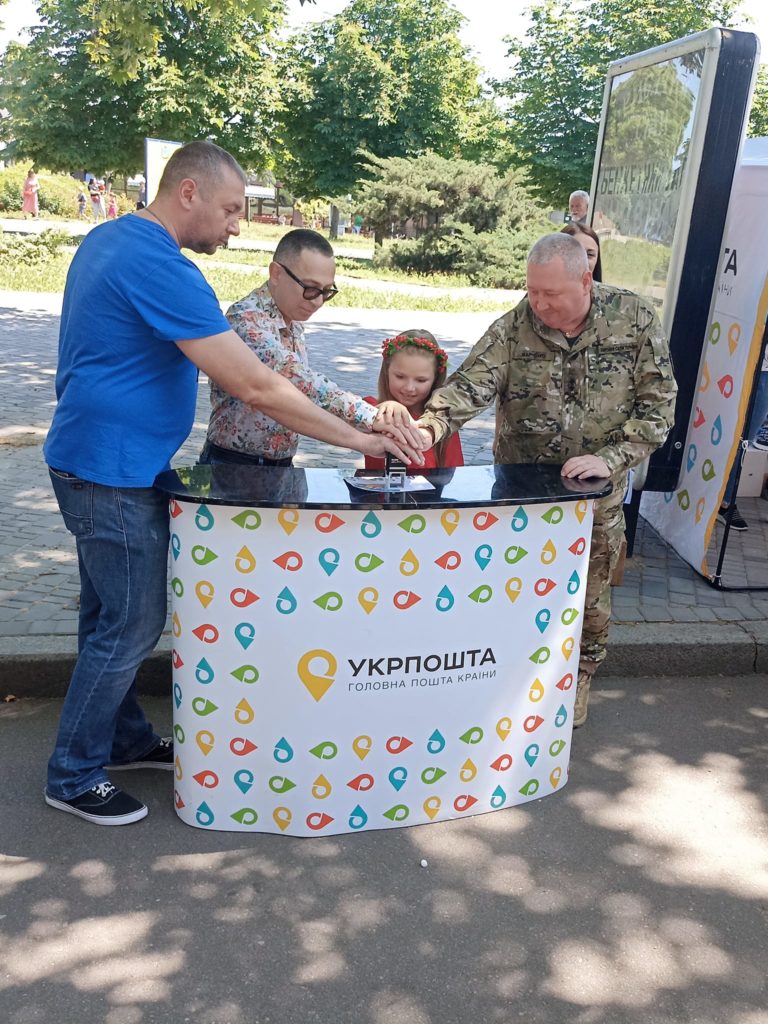 У Миколаєві ввели в обіг поштові марки, які надрукували за малюнками дітей (ФОТО) 8