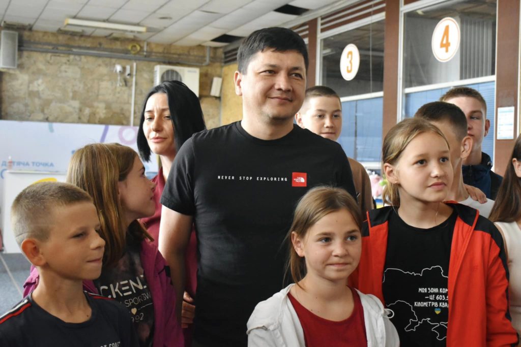 106 дітей-вихованців будинків сімейного типу Миколаївщини поїхали на оздоровлення у Буковель (ФОТО) 7