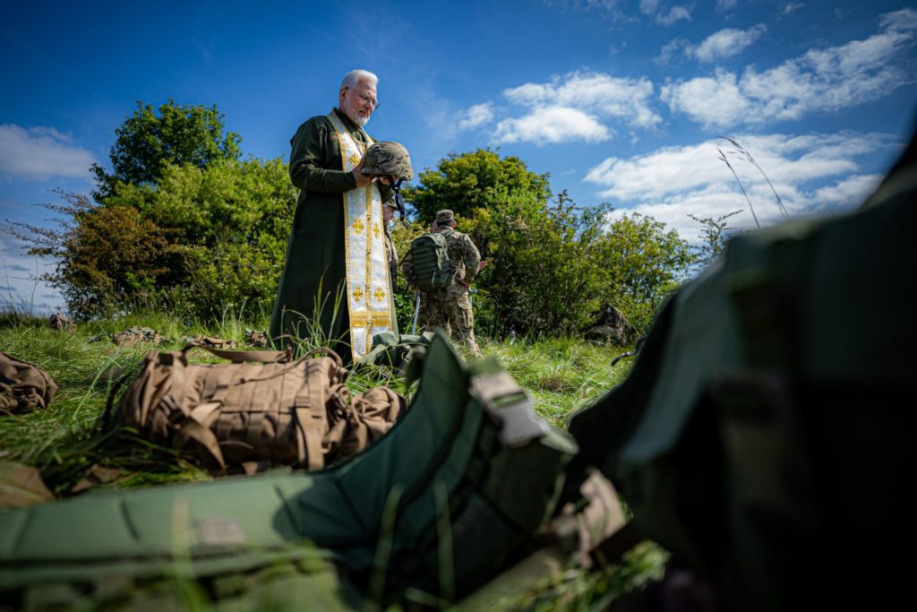 Десятеро українських військових капеланів пройшли двотижневу підготовку на перших у своєму роді курсах Сухопутних військ ЗС Великої Британії (ФОТО) 10