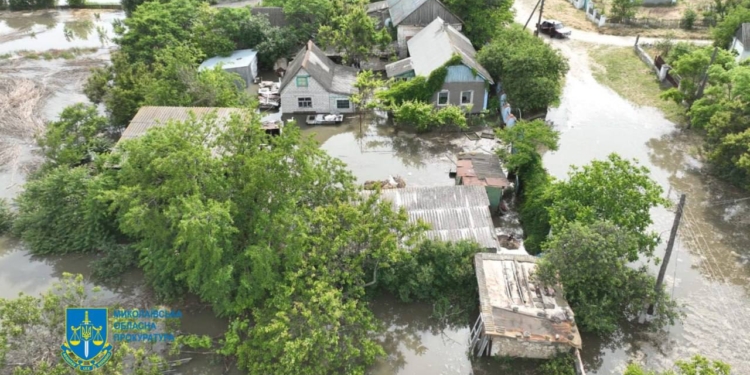 З Горохівської та Снігурівської ОТГ на Миколаївщині вже евакуювали майже 500 людей, зокрема 81 дитину, бо рівень підтоплення вже склав 592 см (ФОТО)