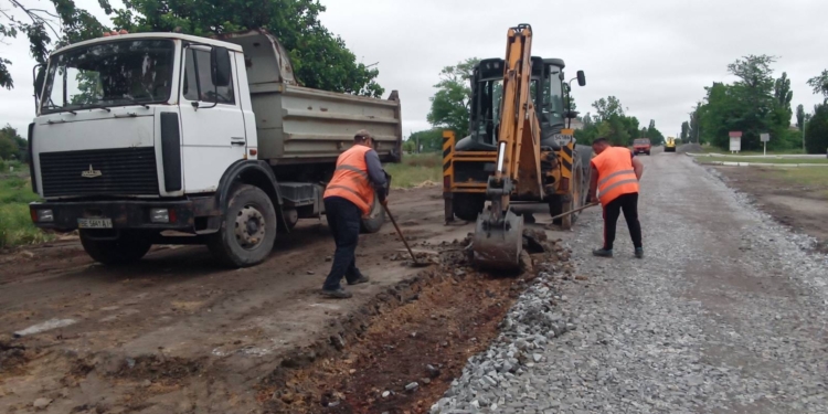 Минулого тижня ремонтні роботи тривали на 8 місцевих дорогах Миколаївщини (ФОТО)