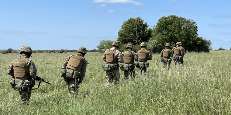 Десятеро українських військових капеланів пройшли двотижневу підготовку на перших у своєму роді курсах Сухопутних військ ЗС Великої Британії (ФОТО)