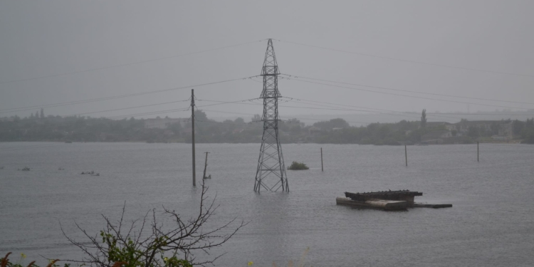 На Миколаївщині побував 1-й заступник міністра енергетики – щоб зрозуміти ситуацію з енергетикою після підриву росіянами Каховської ГЕС (ФОТО)