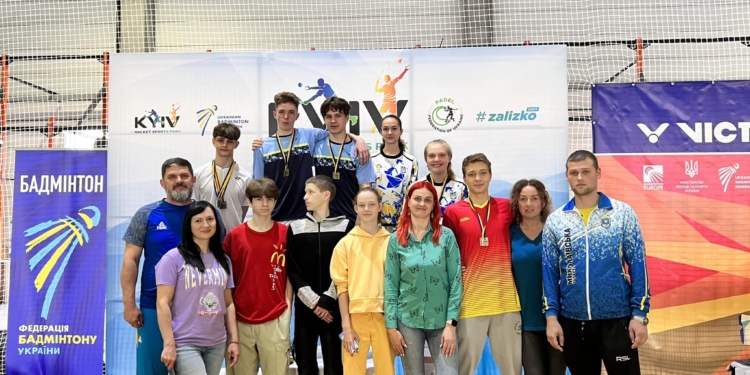 На юніорському чемпіонаті України миколаївські бадмінтоністи здобули 10 нагород (ФОТО)